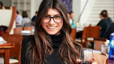 Mia Khalifa Wiki, Age, Boyfriend, Family, Biography & More.